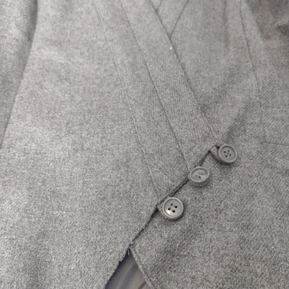 European Connection Suit - Picture 3 of 9